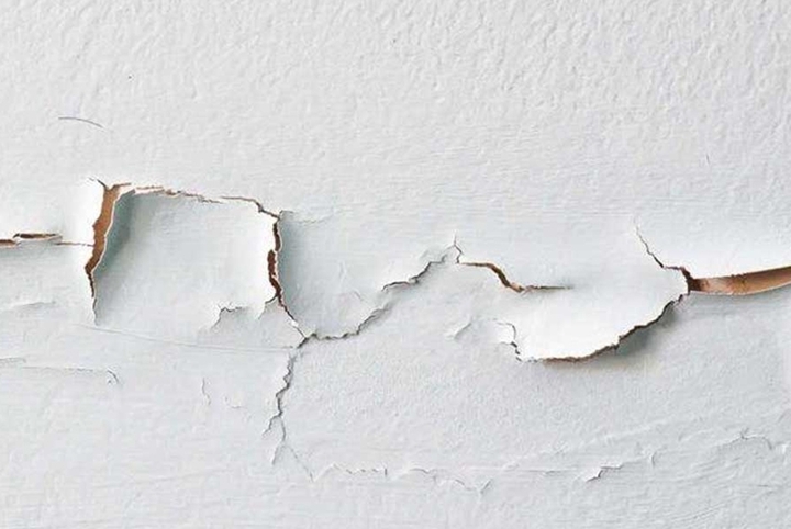 Tường bong tróc 