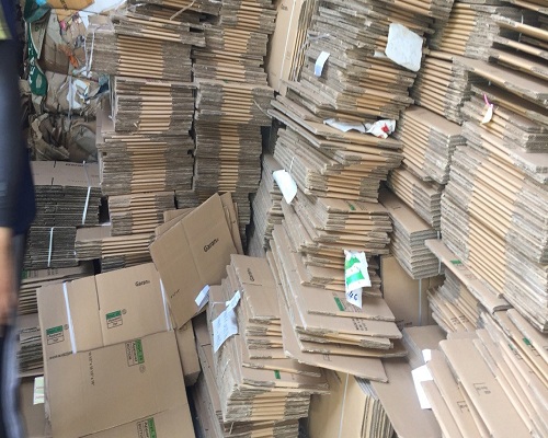 TÍCH TRỮ GIẤY, CARTON, VẢI CŨ MỘT CÁI CHỖ KHÔNG KIỂM SOÁT