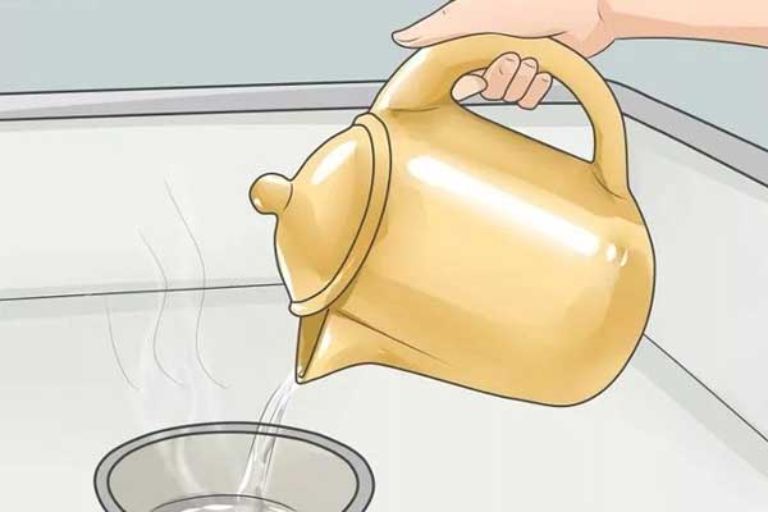 ĐỪNG TỰ XỬ LÝ MỐI NẾU BẠN CHƯA ĐỌC BÀI NÀY! 2 Diệt mối bằng nước sôi